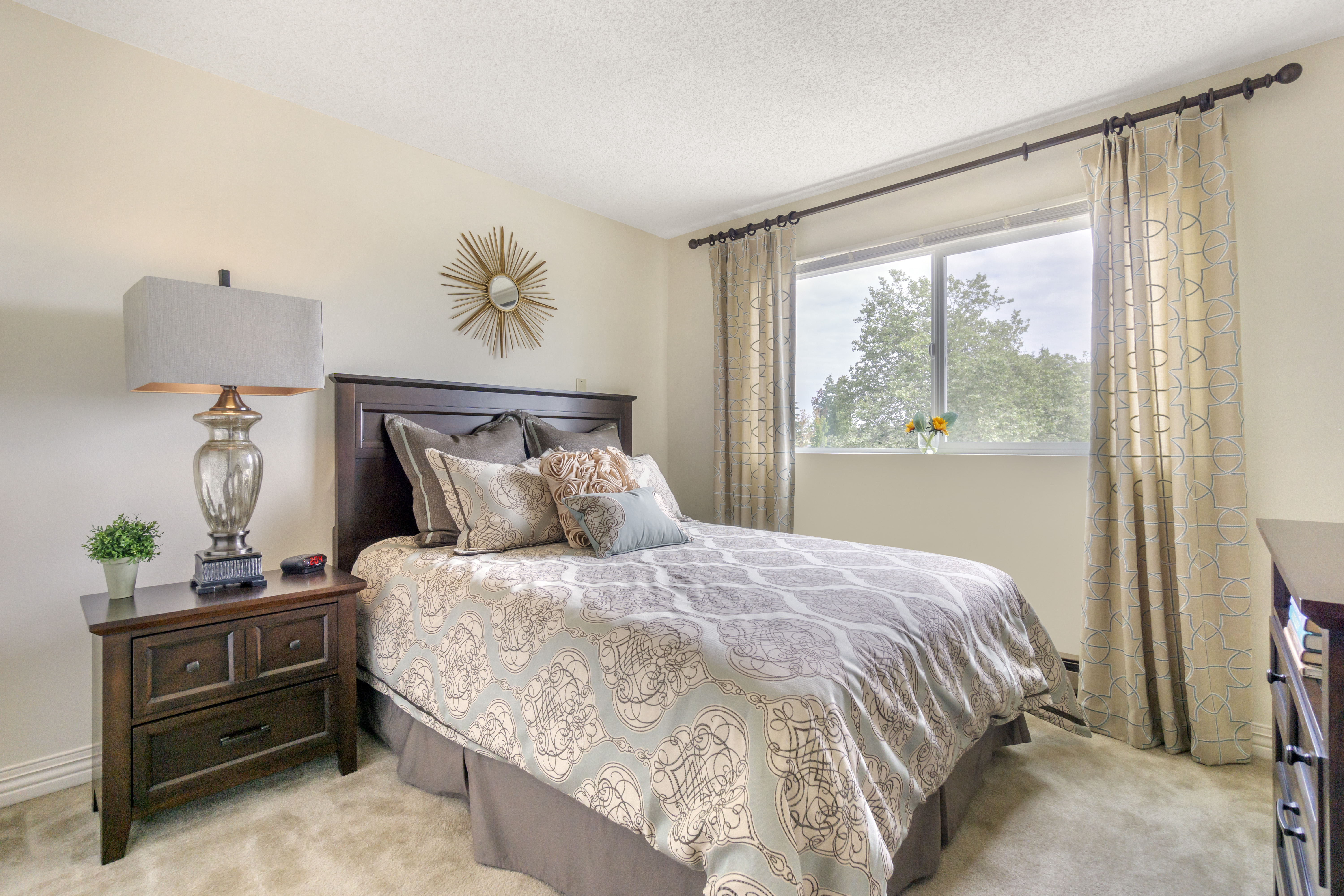 Allenmore Il Apartment Bedroom